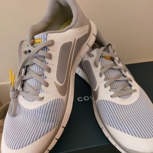 BRAND New - Nike Free Livestrong 4.0